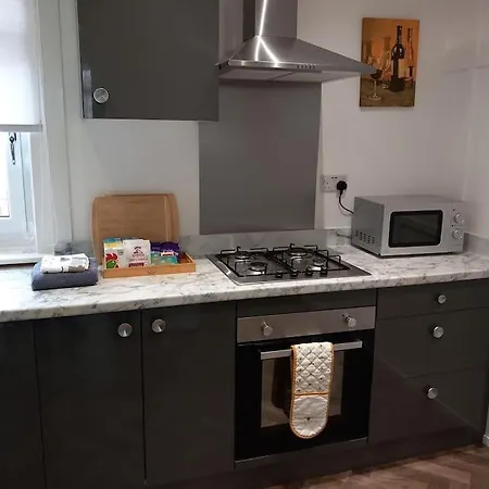 Springfield Apartment - Train To Glasgow Or Edinburgh - Private Parking & Wifi Airdrie Exterior photo