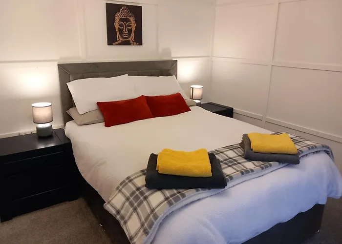 Springfield Apartment - Train To Glasgow Or Edinburgh - Private Parking & Wifi