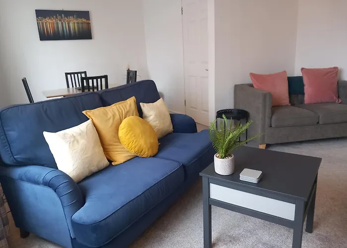 Springfield Apartment - Train To Glasgow Or Edinburgh - Private Parking & Wifi