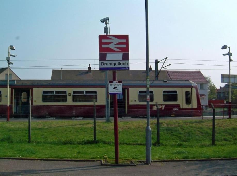 Springfield - Train To Glasgow Or Edinburgh - Private Parking & Wifi