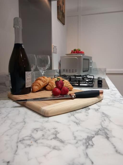 Apartment Springfield - Train To Glasgow Or Edinburgh - Private Parking & Wifi *