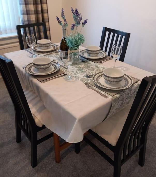Springfield - Train To Glasgow Or Edinburgh - Private Parking & Wifi Apartment *