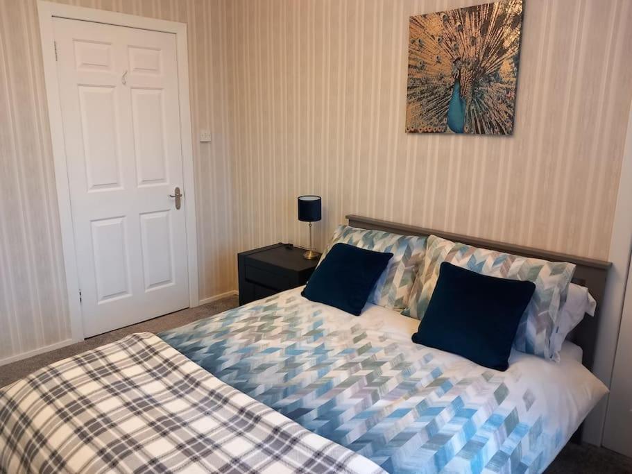 Springfield - Train To Glasgow Or Edinburgh - Private Parking & Wifi